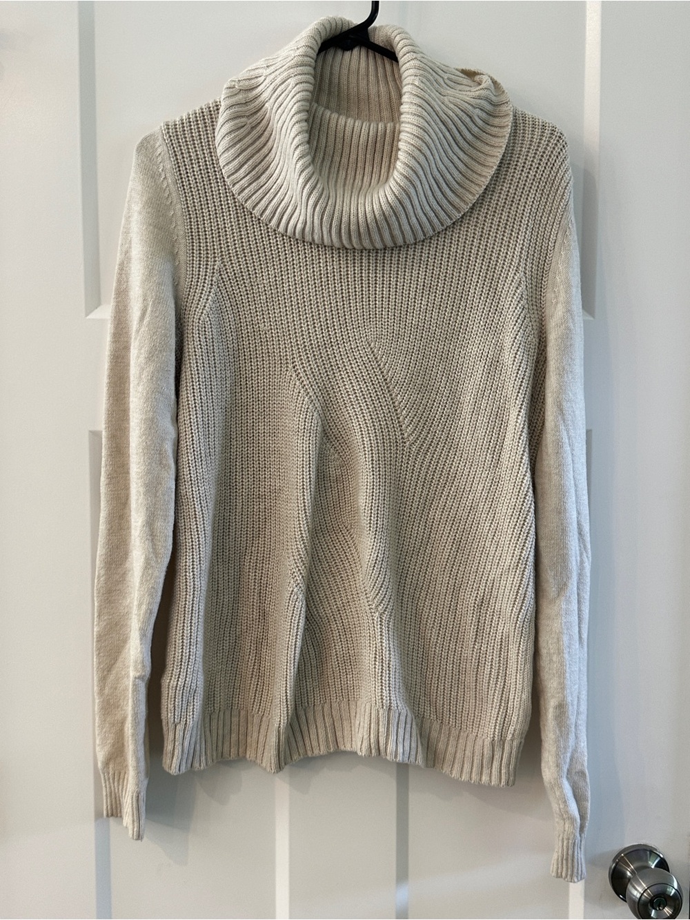 Gap women’s cream turtleneck sweater size Large tall